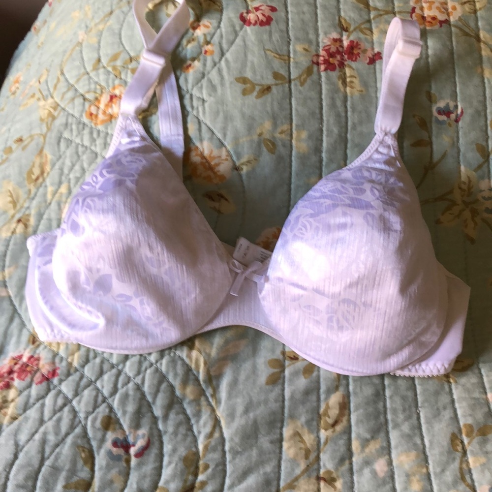 Hanes white bra underwire